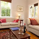 Charm & History 3Bdr Cottage & Garden Studio Close To Sydney Harbour Views