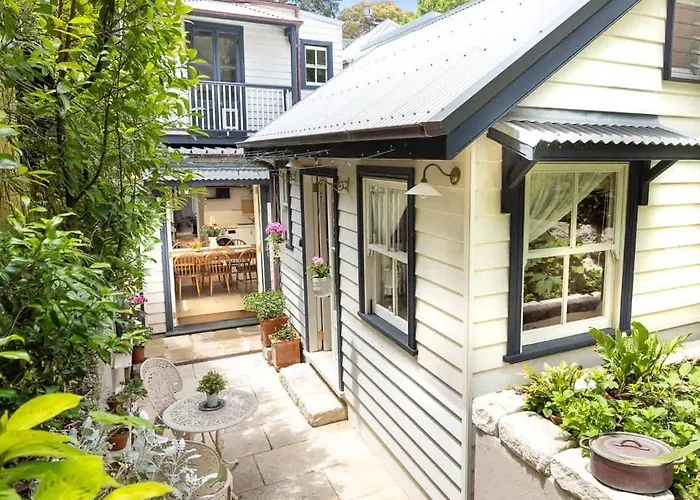 Charm & History 3Bdr Cottage & Garden Studio Close To Sydney Harbour Views