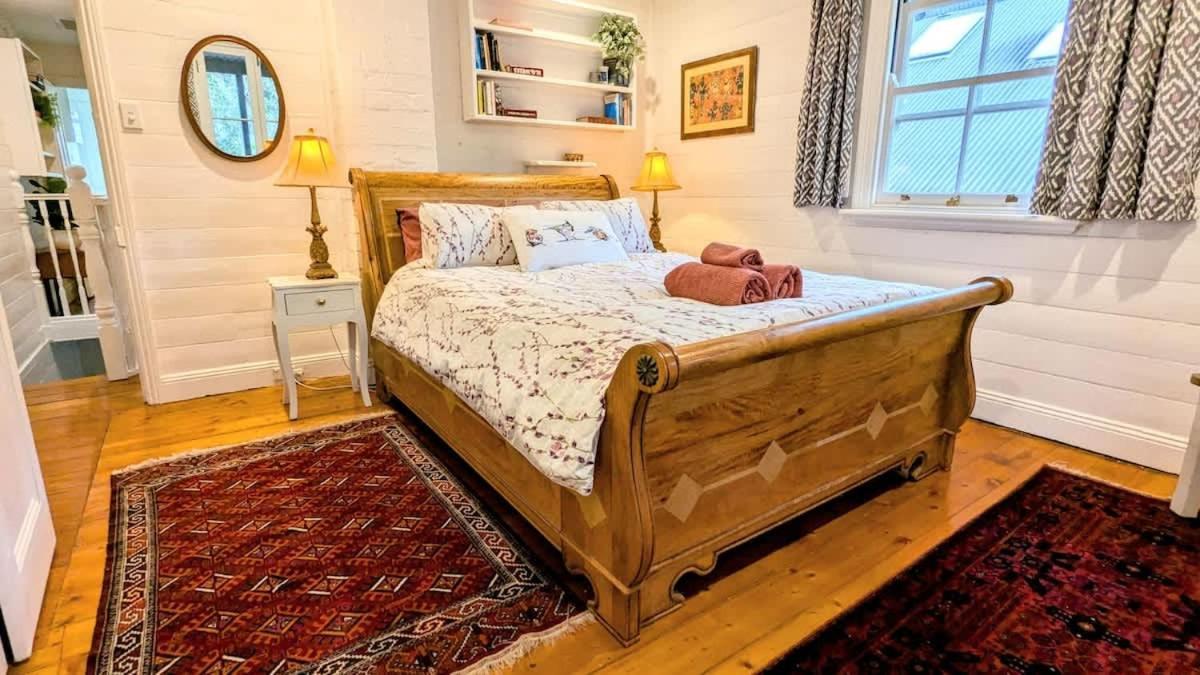 Charm & History 3bdr & Garden Close To Harbour Views * Sydney