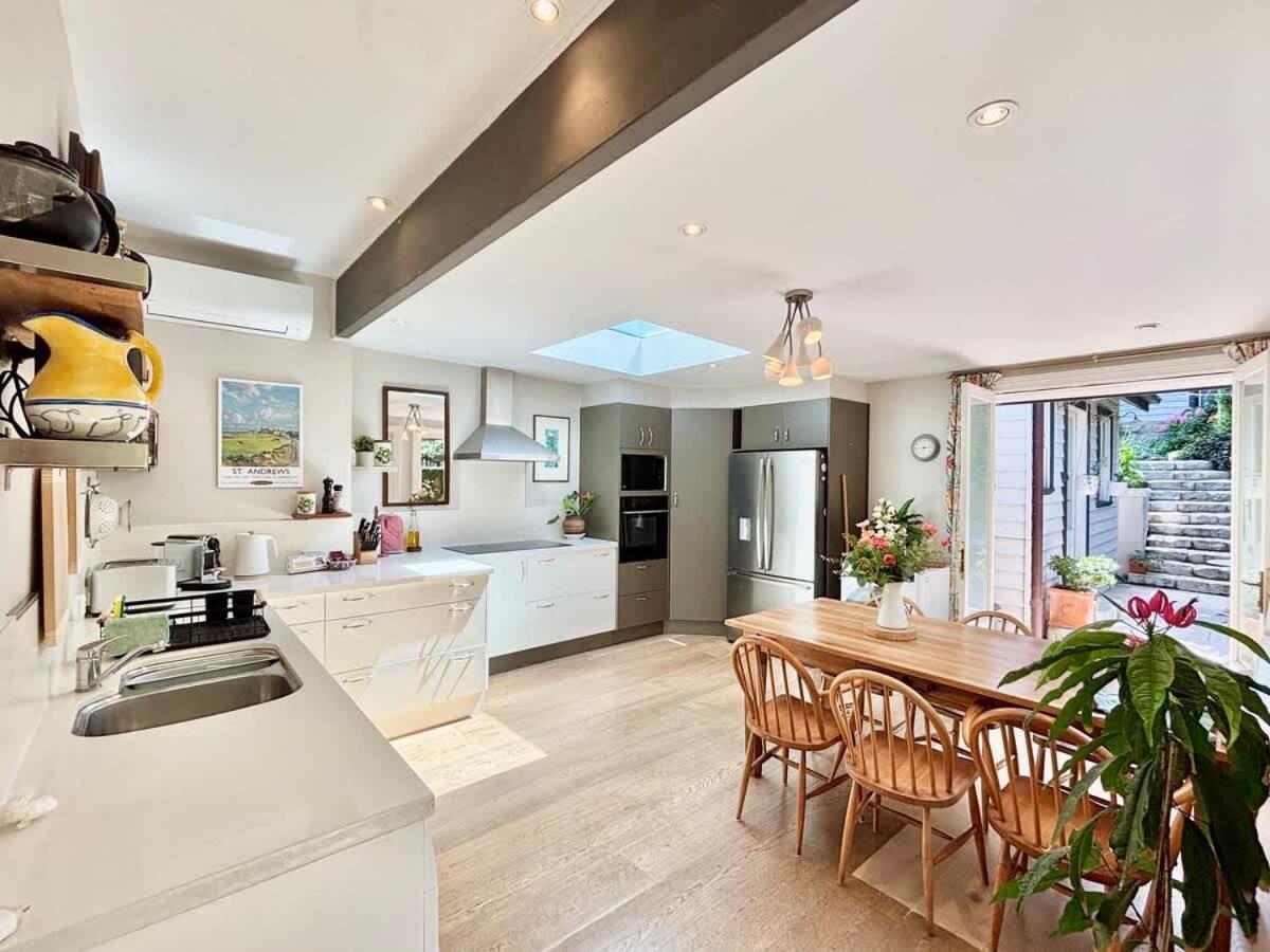 Charm & History 3bdr & Garden Close To Harbour Views Sydney