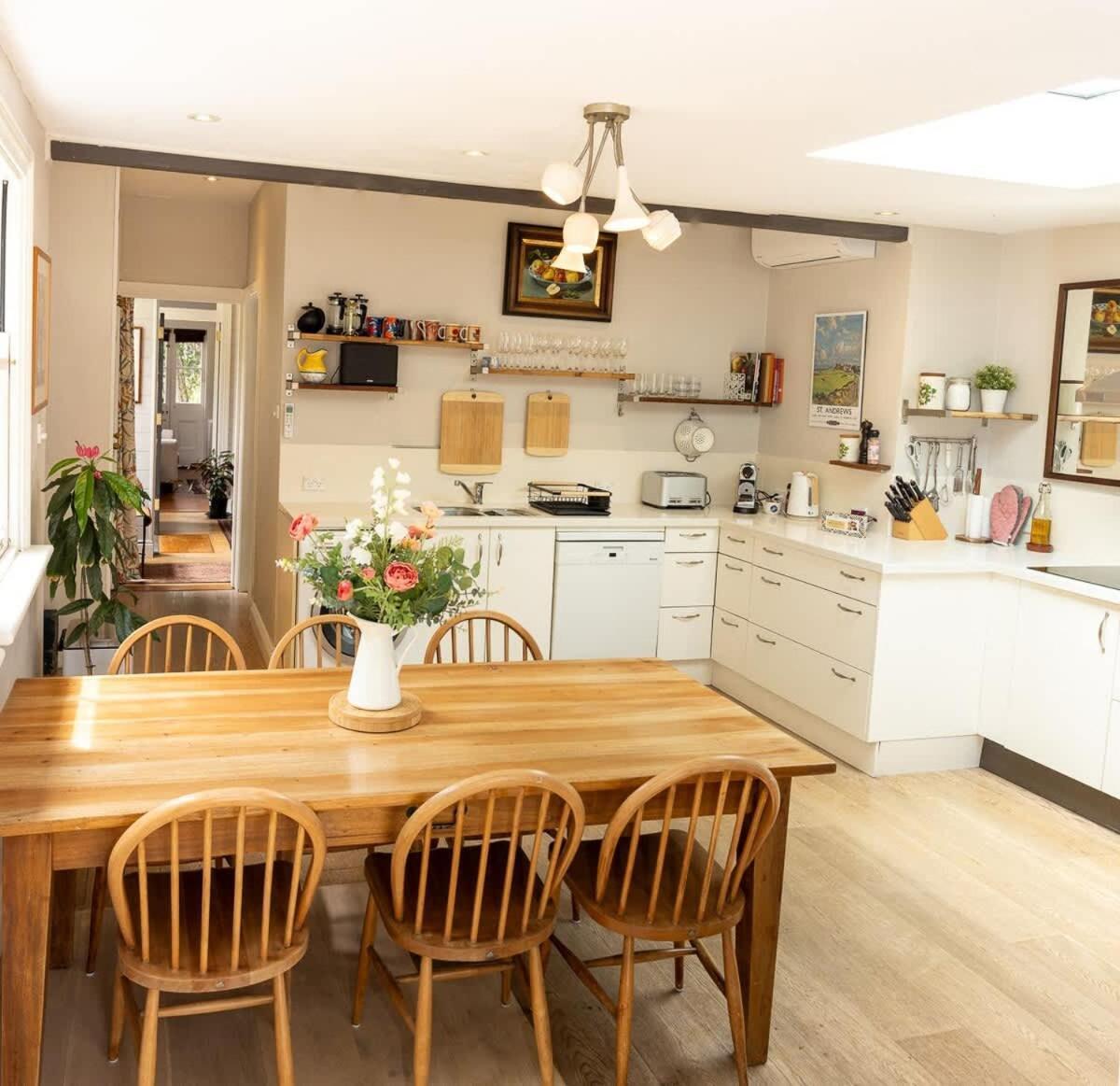 Holiday home Charm & History 3bdr & Garden Close To Harbour Views Sydney