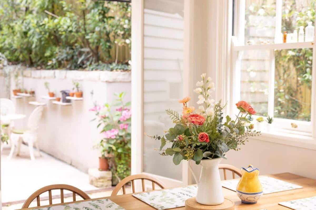 Charm & History 3bdr & Garden Close To Harbour Views Sydney