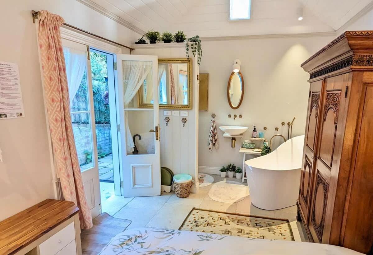 Charm & History 3bdr & Garden Close To Harbour Views Holiday home