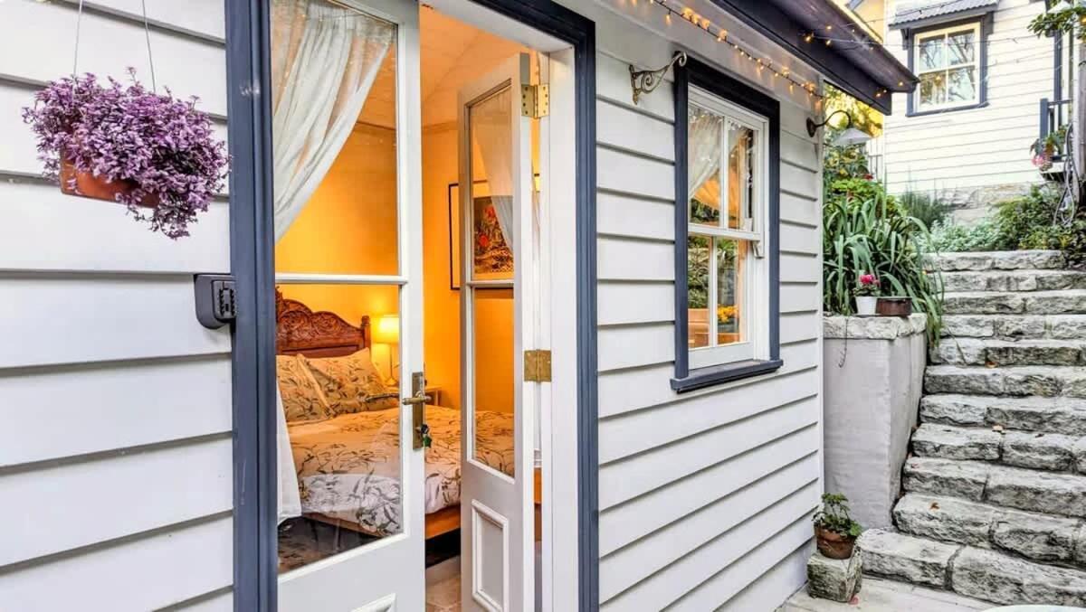 Charm & History 3bdr & Garden Close To Harbour Views Holiday home