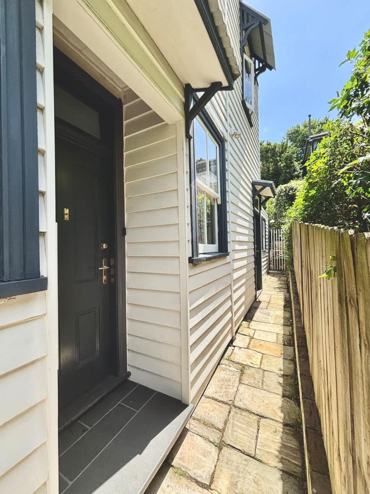 Charm & History 3bdr & Garden Close To Harbour Views *