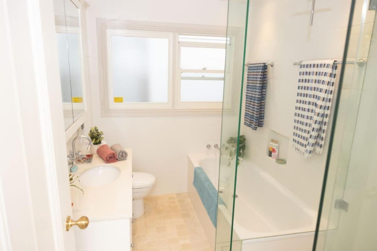 Charm & History 3bdr & Garden Close To Harbour Views Sydney