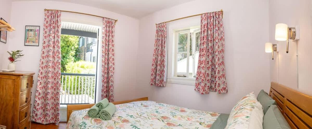 Charm & History 3bdr & Garden Close To Harbour Views Holiday home