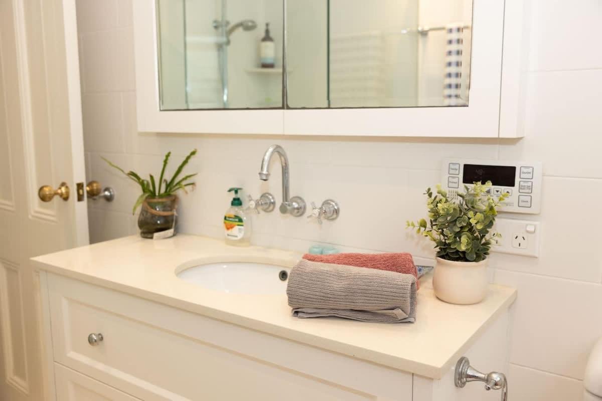 Charm & History 3bdr & Garden Close To Harbour Views