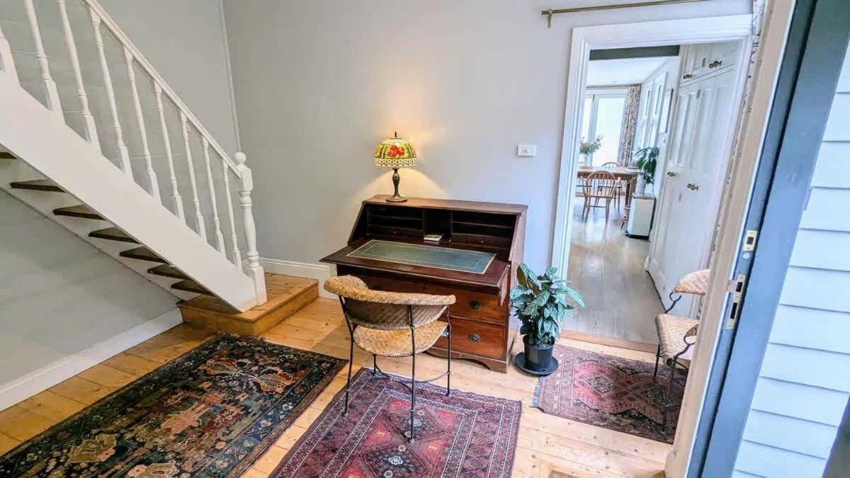 Charm & History 3bdr & Garden Close To Harbour Views Holiday home