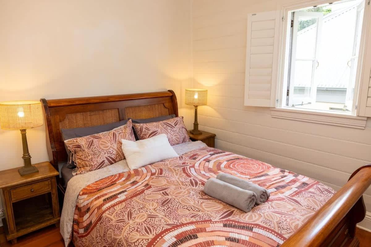 Charm & History 3bdr & Garden Close To Harbour Views Sydney