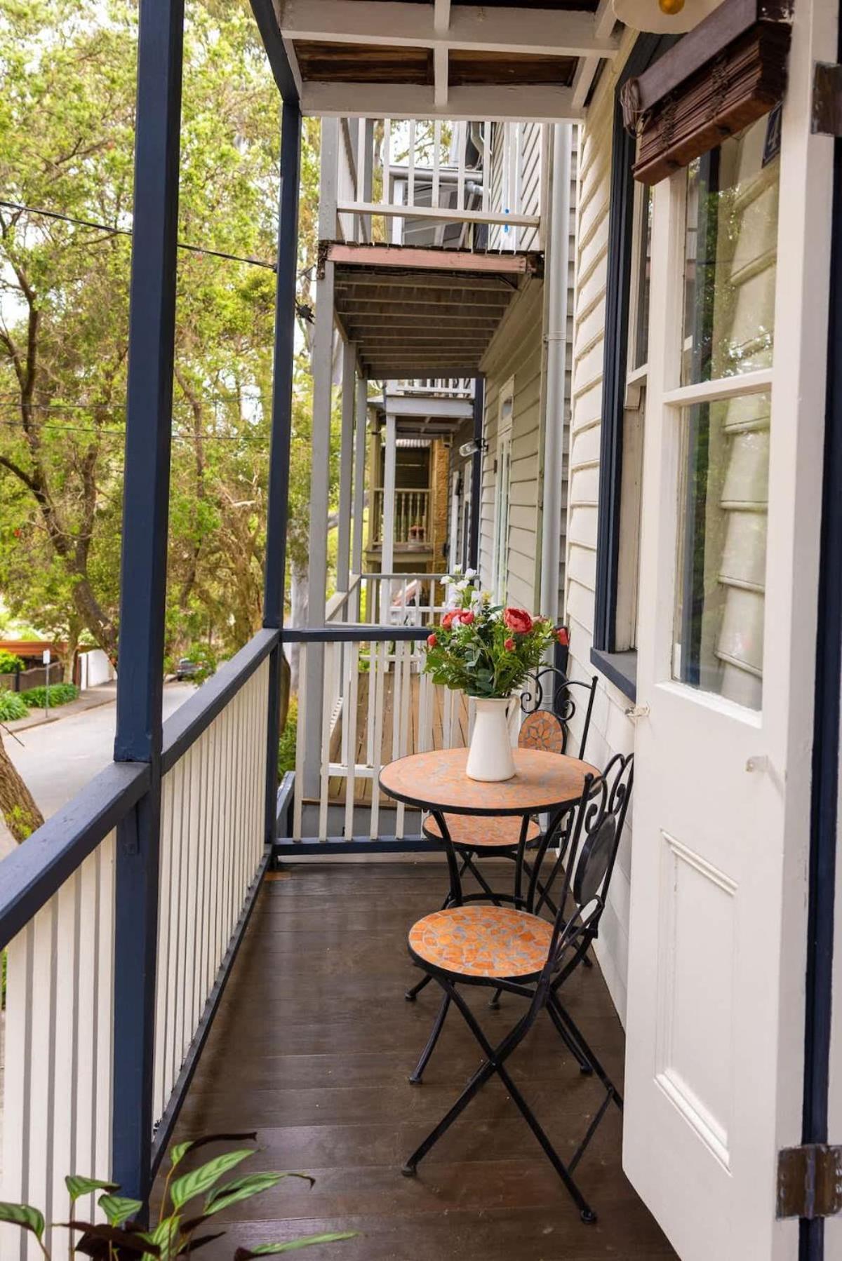 Charm & History 3bdr & Garden Close To Harbour Views Holiday home Sydney