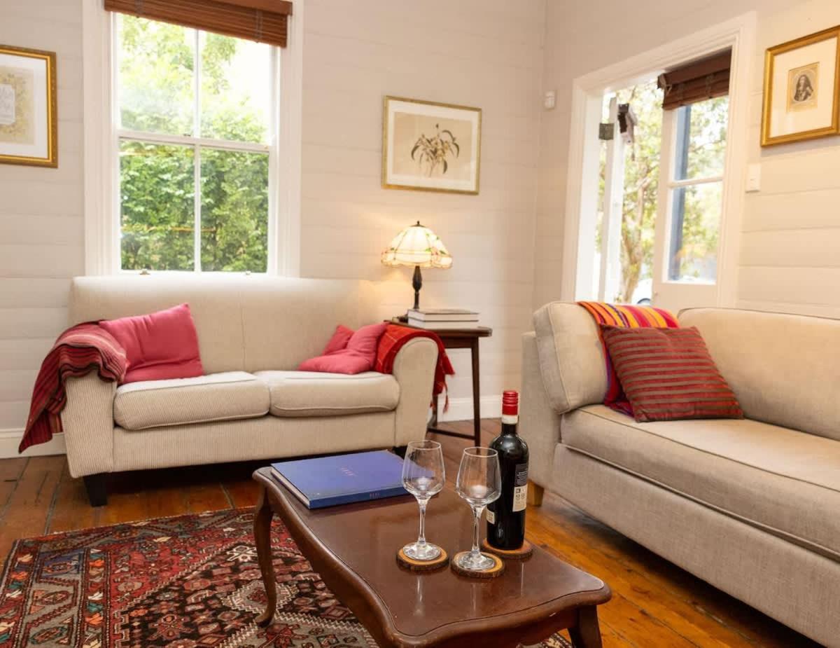 Charm & History 3bdr & Garden Close To Harbour Views Holiday home *
