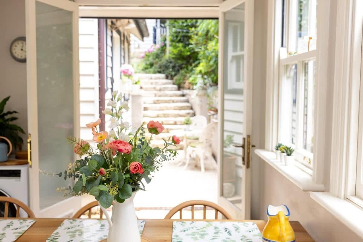 Charm & History 3bdr & Garden Close To Harbour Views *