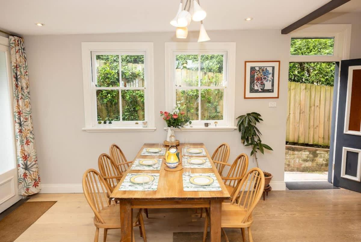 Charm & History 3bdr & Garden Close To Harbour Views * Sydney