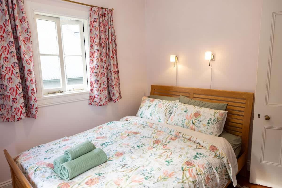 Holiday home Charm & History 3bdr & Garden Close To Harbour Views