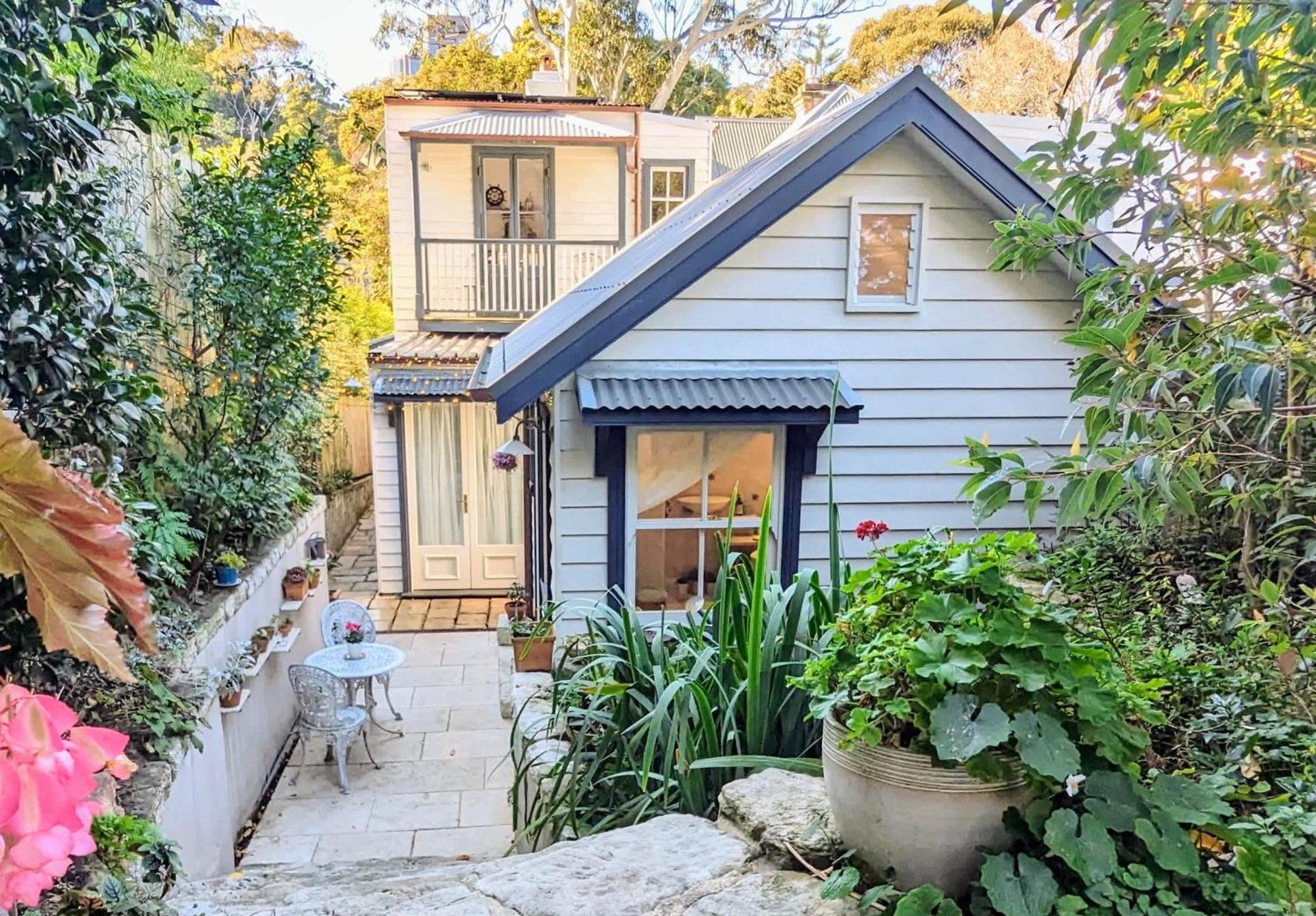 Charm & History 3bdr & Garden Close To Harbour Views Sydney